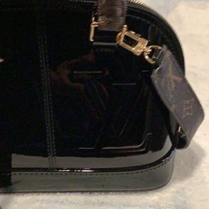 BEAUTIFUL PURSE. BLACK